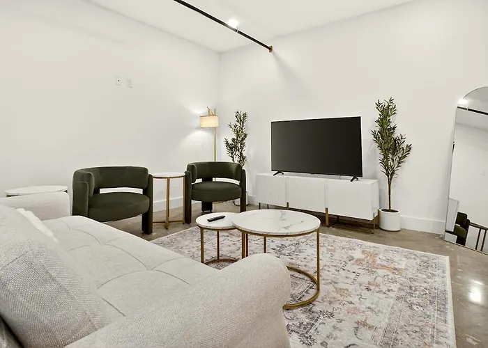 Trendy&spacious 1br *